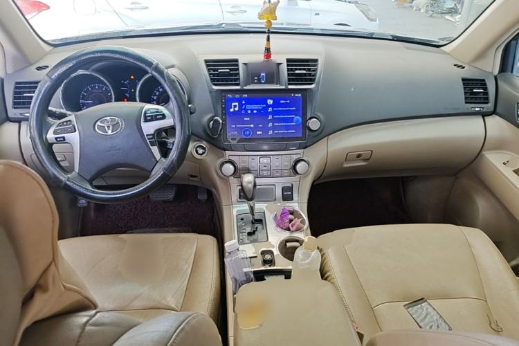 Used Toyota Highlander 2012 2.7L Two-Wheel Drive 7-Seater Luxury Edition Center Console