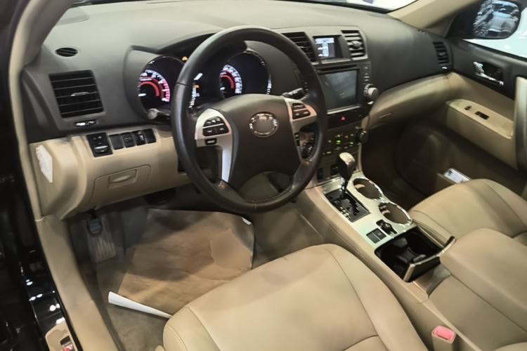 Used Toyota Highlander 2012 2.7L Two-Wheel Drive 7-Seater Luxury Edition Center Console