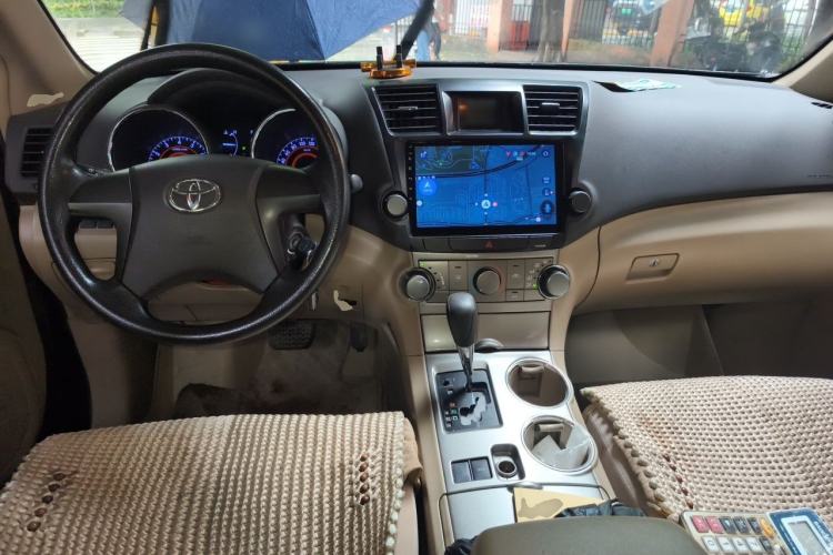 Used Toyota Highlander 2012 2.7L Two-Wheel Drive 7-Seater Elite Edition Center Console