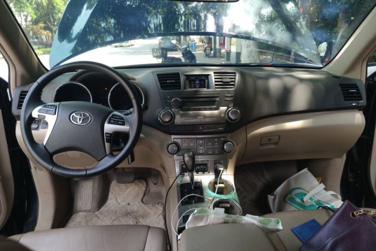 Used Toyota Highlander 2012 2.7L Two-Wheel Drive 7-Seater Luxury Navigation Edition Center Console