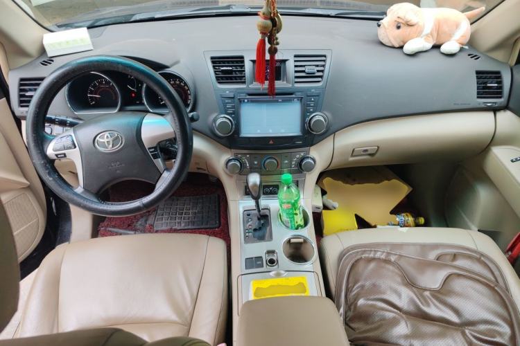 Used Toyota Highlander 2012 2.7L Two-Wheel Drive 5-Seater Sport Edition Center Console
