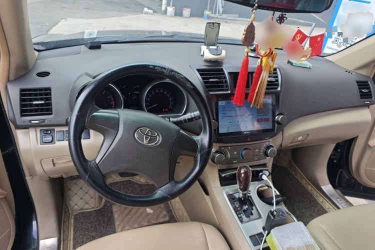 Used Toyota Highlander 2012 2.7L Two-Wheel Drive 7-Seater Elite Edition Center Console