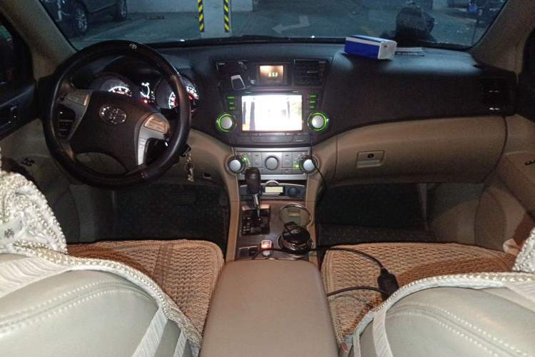 Used Toyota Highlander 2012 2.7L 2WD 5-Seater Elite Edition Center Console