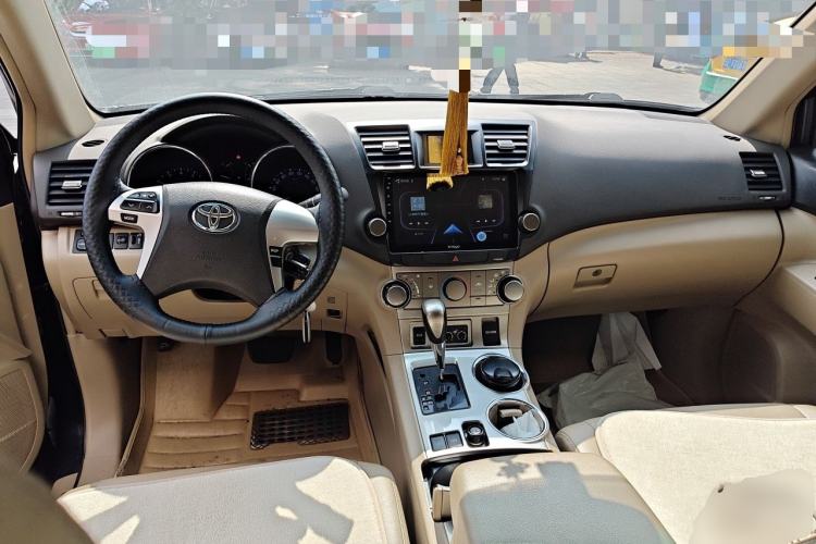 Used Toyota Highlander 2012 2.7L Two-Wheel Drive 5-Seater Sport Edition Center Console