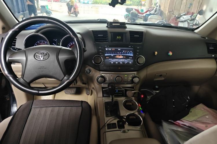 Used Toyota Highlander 2012 2.7L 2WD 5-Seater Elite Edition Center Console