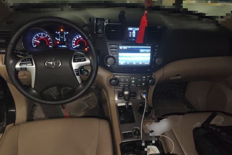 Used Toyota Highlander 2012 2.7L Two-Wheel Drive 7-Seater Luxury Edition Center Console