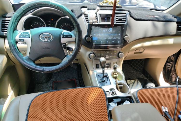 Used Toyota Highlander 2012 2.7L Two-Wheel Drive 7-Seater Luxury Navigation Edition Center Console