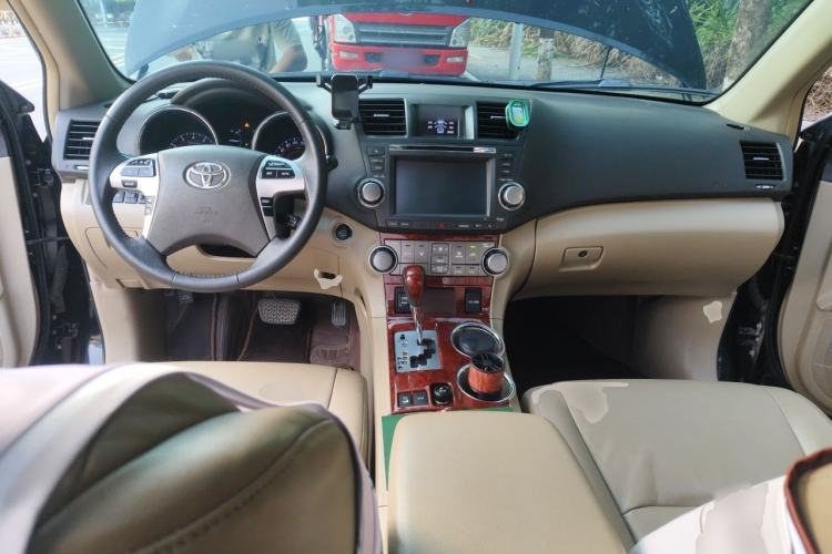 Used Toyota Highlander 2012 3.5L 4x4 7-Seater Ultimate Edition Center Console