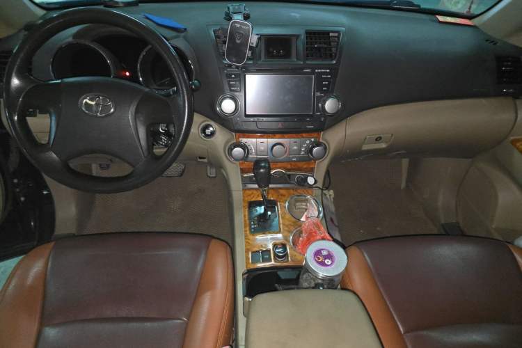 Used Toyota Highlander 2012 2.7L 2WD 5-Seater Elite Edition Center Console