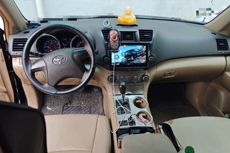 Used Toyota Highlander 2012 2.7L Two-Wheel Drive 7-Seater Elite Edition Center Console