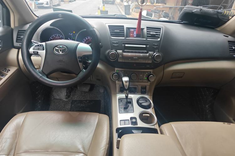 Used Toyota Highlander 2012 2.7L Two-Wheel Drive 5-Seater Sport Edition Center Console