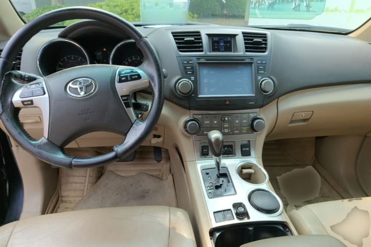 Used Toyota Highlander 2012 2.7L Two-Wheel Drive 7-Seater Luxury Edition Center Console