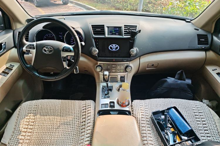 Used Toyota Highlander 2012 2.7L Two-Wheel Drive 7-Seater Luxury Edition Center Console