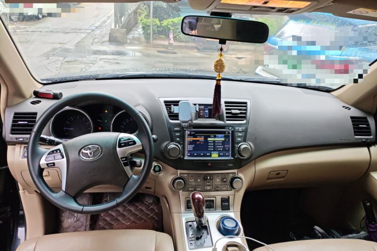 Used Toyota Highlander 2012 2.7L Two-Wheel Drive 7-Seater Luxury Edition Center Console