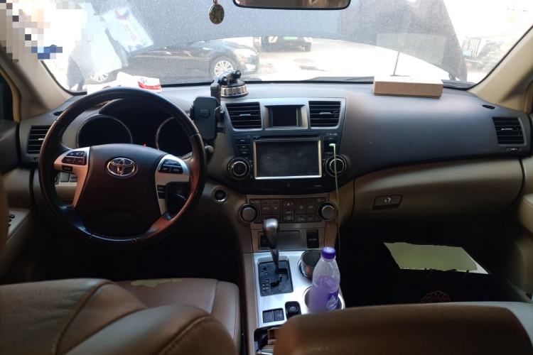 Used Toyota Highlander 2012 2.7L Two-Wheel Drive 7-Seater Luxury Edition Center Console