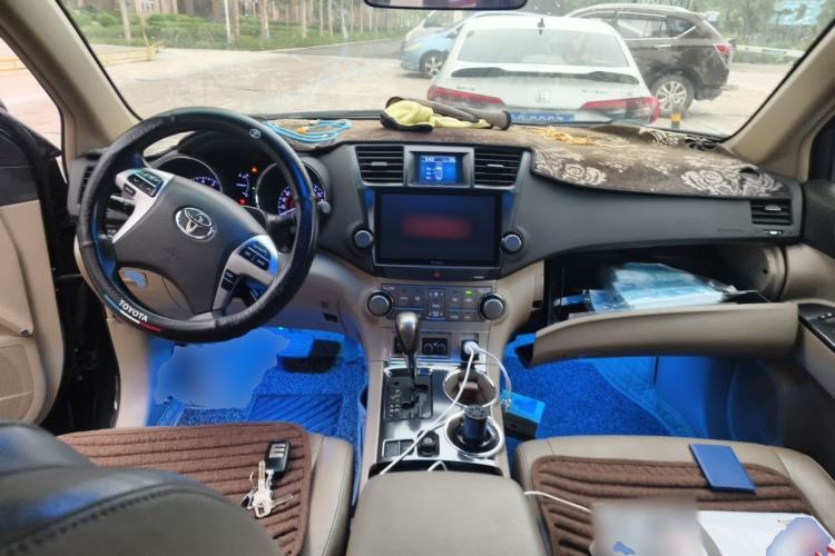 Used Toyota Highlander 2012 2.7L Two-Wheel Drive 7-Seater Luxury Edition Center Console