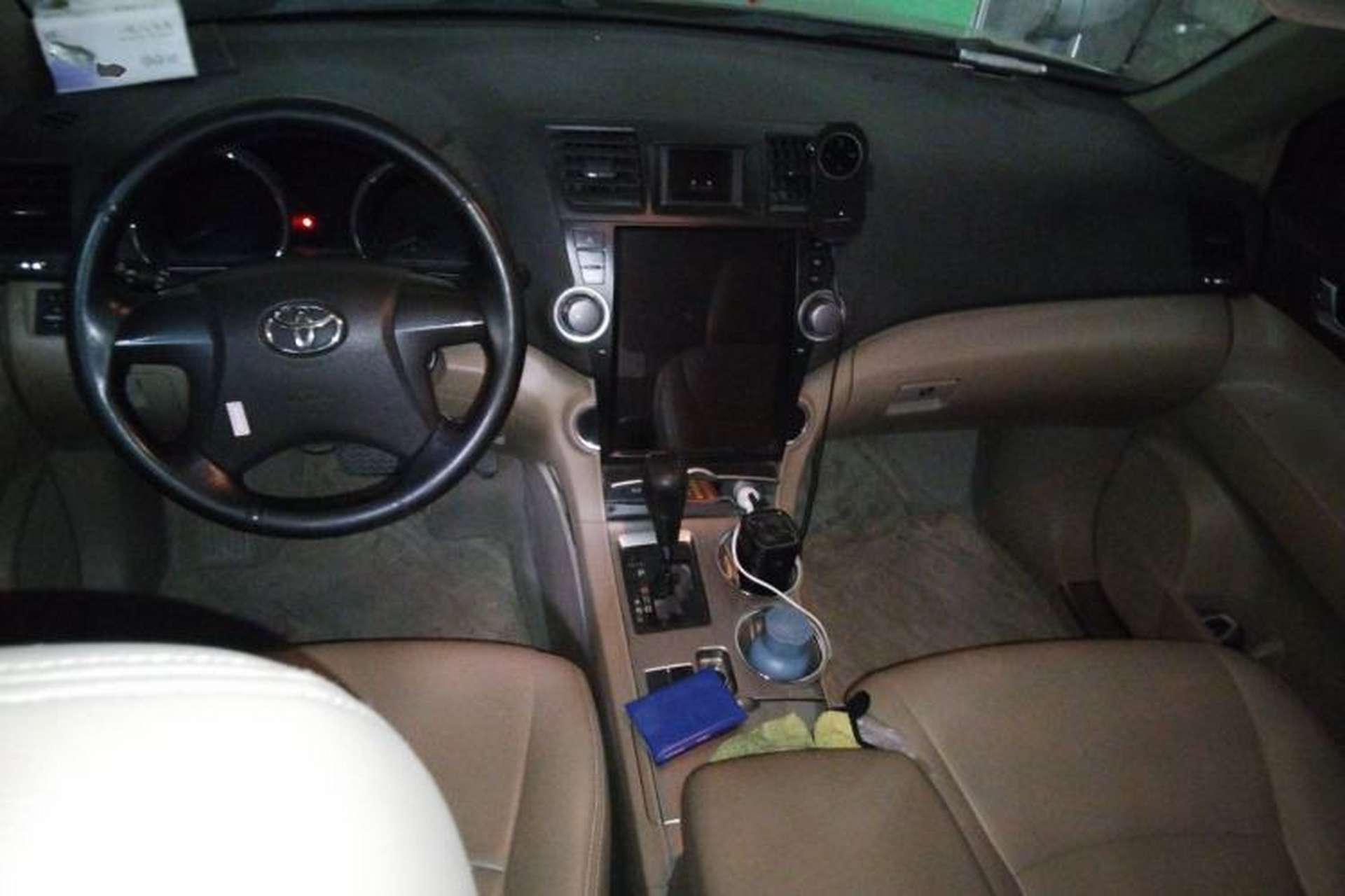 Used Toyota Highlander 2012 2.7L 2WD 5-Seater Elite Edition Center Console