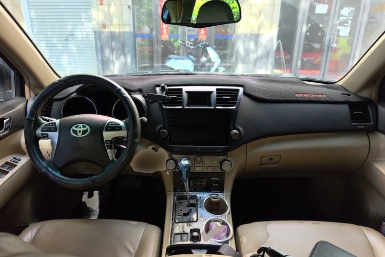 Used Toyota Highlander 2012 2.7L Two-Wheel Drive 7-Seater Luxury Edition Center Console