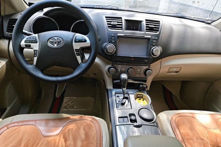Used Toyota Highlander 2012 2.7L 2WD 5-Seater Elite Edition Center Console