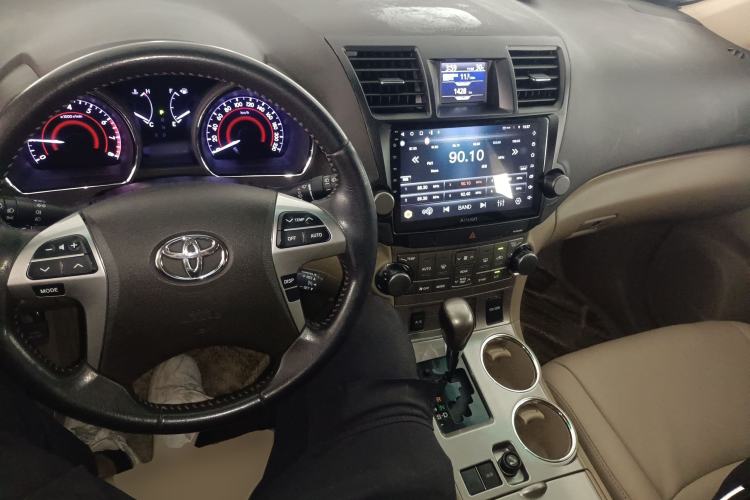 Used Toyota Highlander 2012 2.7L Two-Wheel Drive 7-Seater Luxury Edition Center Console