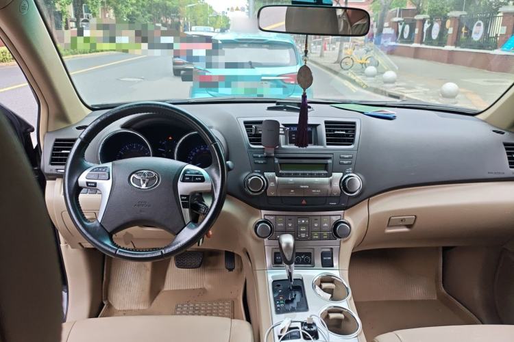 Used Toyota Highlander 2012 2.7L Two-Wheel Drive 7-Seater Luxury Edition Center Console
