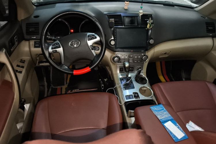Used Toyota Highlander 2012 2.7L Two-Wheel Drive 7-Seater Luxury Edition Center Console