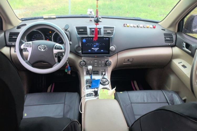 Used Toyota Highlander 2012 2.7L Two-Wheel Drive 7-Seater Luxury Edition Center Console