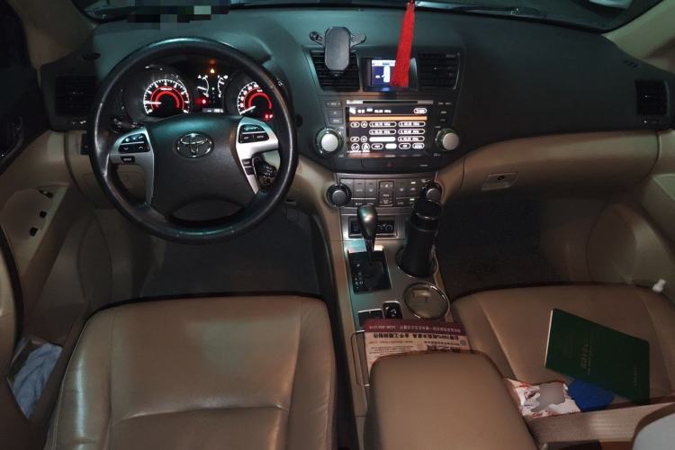 Used Toyota Highlander 2012 2.7L Two-Wheel Drive 7-Seater Luxury Edition Center Console