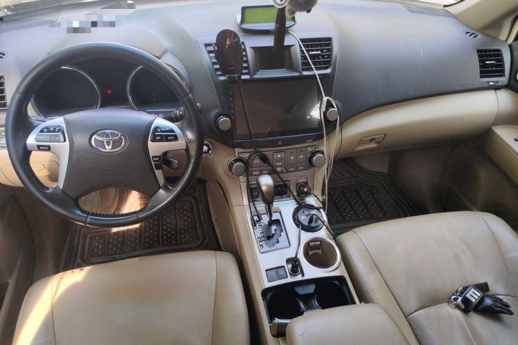 Used Toyota Highlander 2012 2.7L Two-Wheel Drive 7-Seater Luxury Edition Center Console