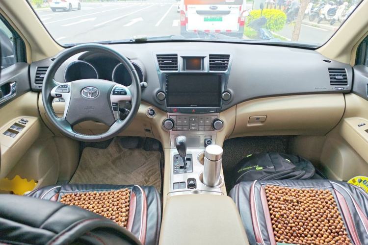 Used Toyota Highlander 2012 2.7L Two-Wheel Drive 7-Seater Luxury Edition Center Console