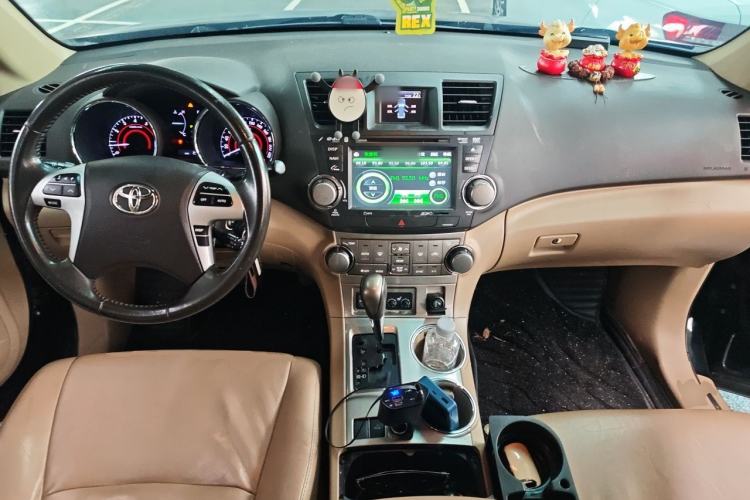 Used Toyota Highlander 2012 2.7L Two-Wheel Drive 7-Seater Luxury Edition Center Console