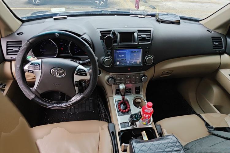 Used Toyota Highlander 2012 2.7L Two-Wheel Drive 7-Seater Luxury Edition Center Console