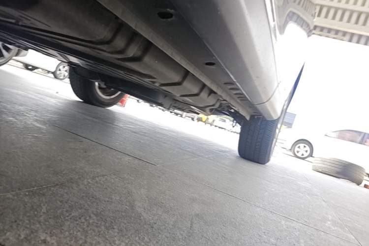 Used Toyota Highlander 2012 2.7L Two-Wheel Drive 7-Seater Luxury Edition Chassis Front Left