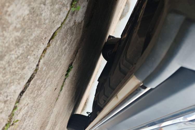 Used Toyota Highlander 2012 2.7L Two-Wheel Drive 7-Seater Elite Edition Chassis Front Left