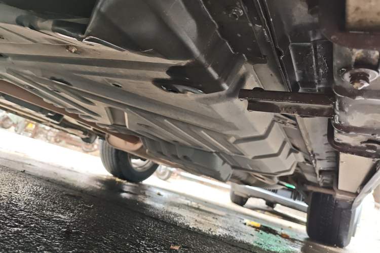 Used Toyota Highlander 2012 2.7L Two-Wheel Drive 7-Seater Luxury Edition Chassis Front Left