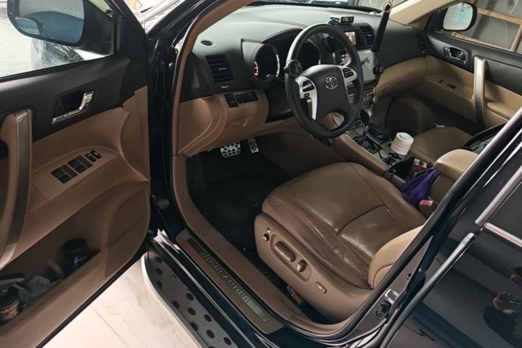 Used Toyota Highlander 2012 2.7L Two-Wheel Drive 7-Seater Luxury Edition Driver Seat