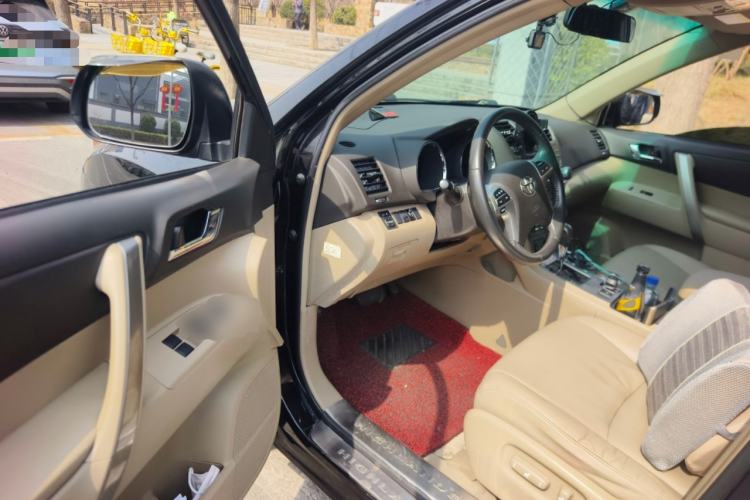 Used Toyota Highlander 2012 2.7L Two-Wheel Drive 7-Seater Luxury Edition Driver Seat