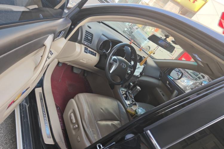 Used Toyota Highlander 2012 2.7L Two-Wheel Drive 7-Seater Luxury Edition Driver Seat