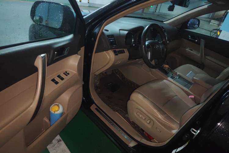 Used Toyota Highlander 2012 2.7L Two-Wheel Drive 5-Seater Sport Edition Driver Seat