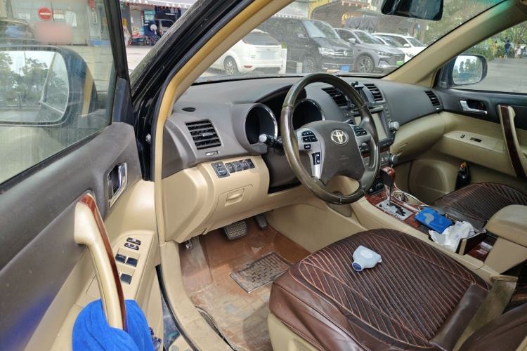 Used Toyota Highlander 2012 2.7L Two-Wheel Drive 7-Seater Luxury Edition Driver Seat