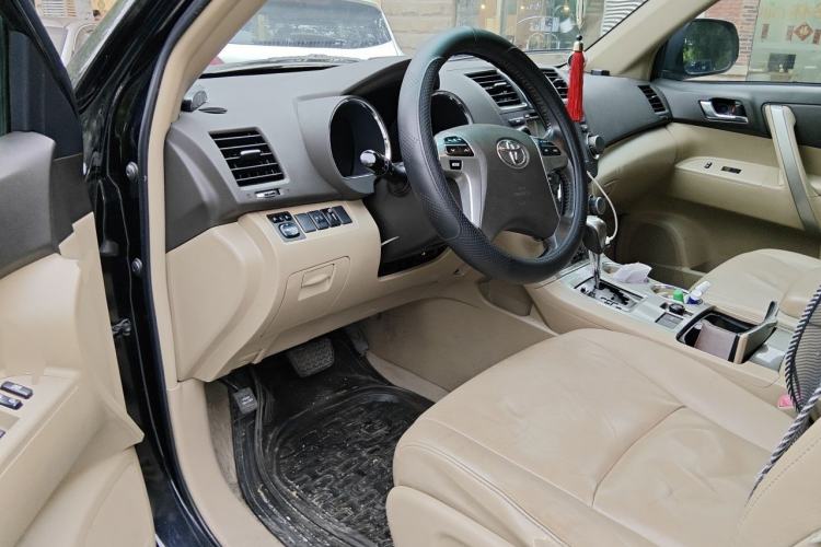 Used Toyota Highlander 2012 2.7L Two-Wheel Drive 7-Seater Luxury Edition Driver Seat