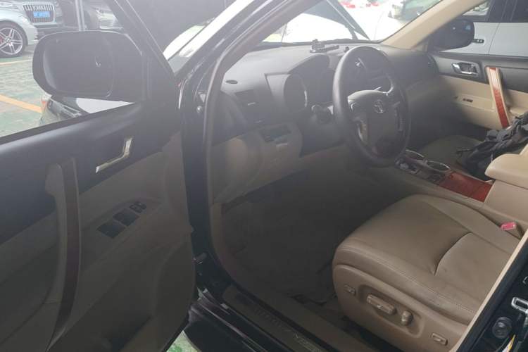 Used Toyota Highlander 2012 3.5L 4x4 7-Seater Ultimate Edition Driver Seat