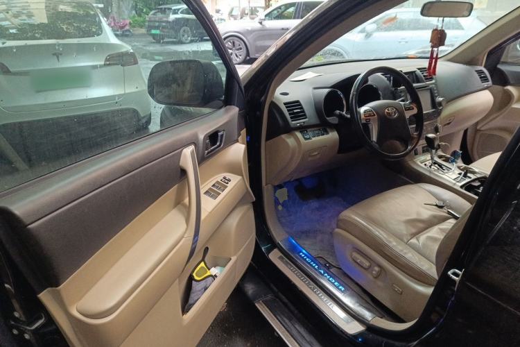 Used Toyota Highlander 2012 2.7L Two-Wheel Drive 7-Seater Luxury Edition Driver Seat