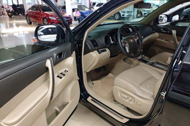 Used Toyota Highlander 2012 2.7L Two-Wheel Drive 7-Seater Luxury Edition Driver Seat