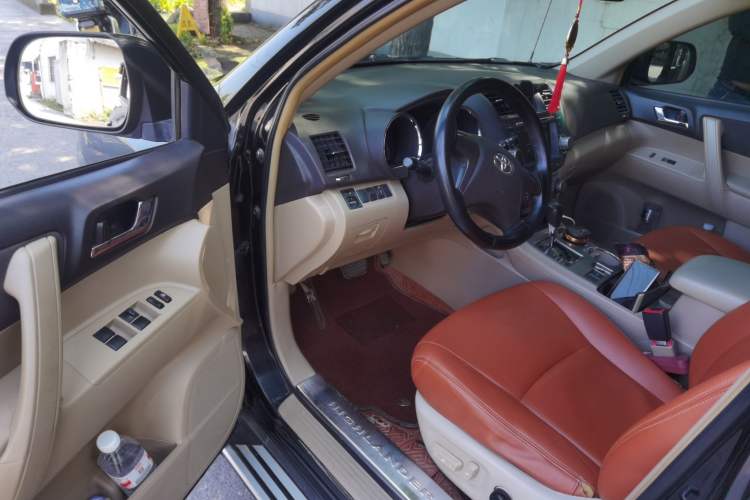 Used Toyota Highlander 2012 2.7L Two-Wheel Drive 7-Seater Elite Edition Driver Seat
