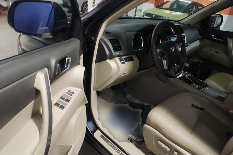 Used Toyota Highlander 2012 2.7L Two-Wheel Drive 7-Seater Luxury Edition Driver Seat