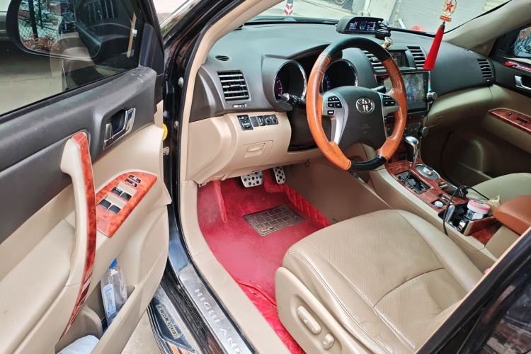 Used Toyota Highlander 2012 2.7L Two-Wheel Drive 7-Seater Luxury Edition Driver Seat