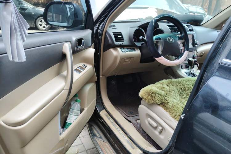 Used Toyota Highlander 2012 2.7L Two-Wheel Drive 7-Seater Luxury Edition Driver Seat