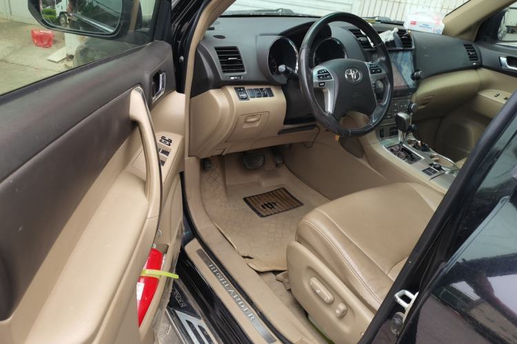Used Toyota Highlander 2012 2.7L Two-Wheel Drive 7-Seater Luxury Edition Driver Seat