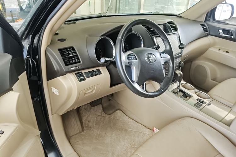Used Toyota Highlander 2012 2.7L Two-Wheel Drive 7-Seater Luxury Edition Driver Seat